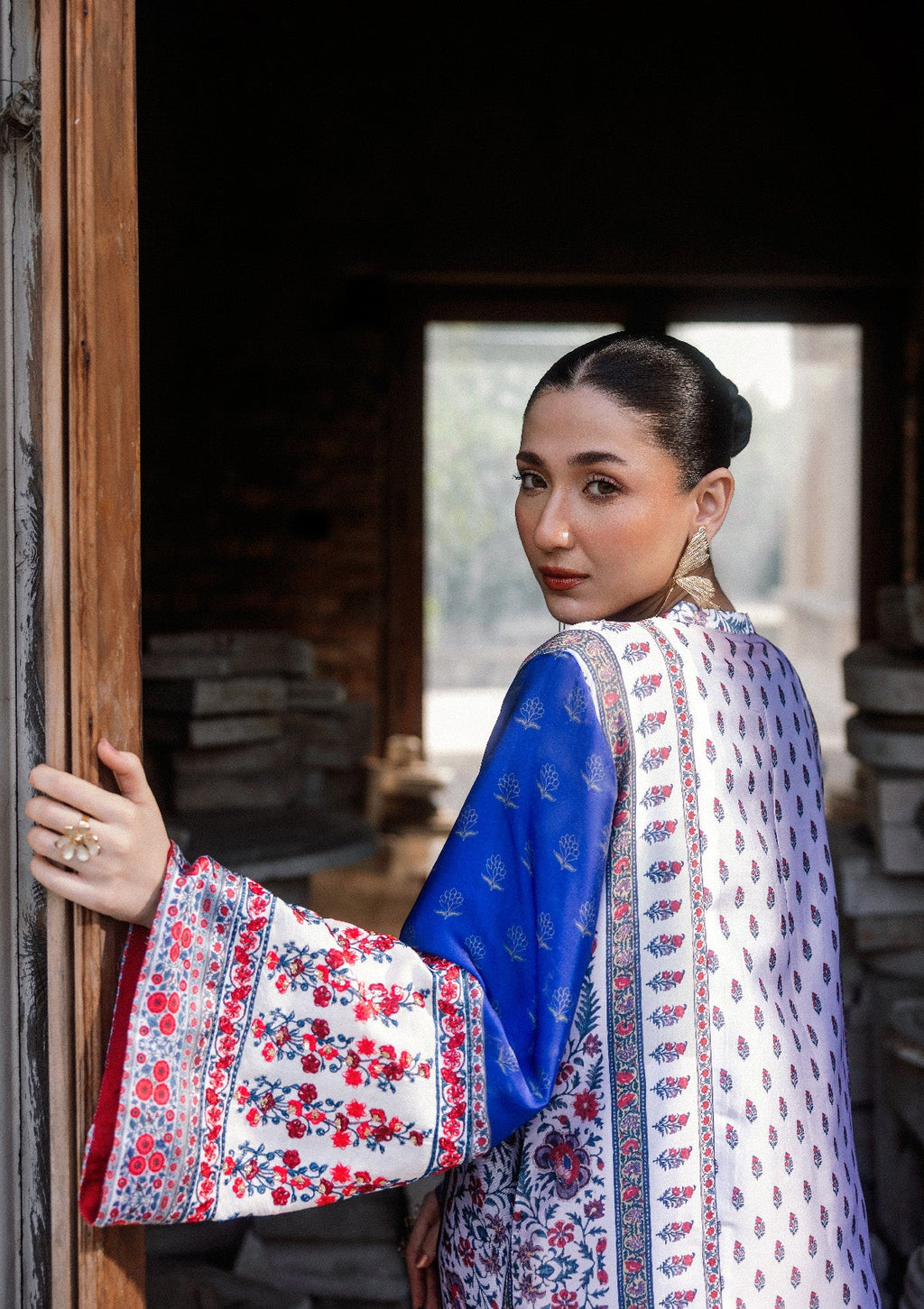 Aik Atelier - Lady Aik - Look B2606