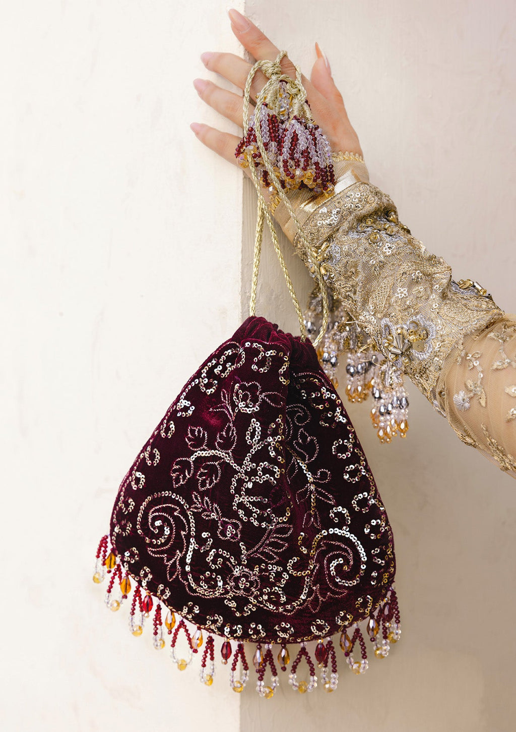 Aik Atelier - Potli - Plum Velvet Wdb25